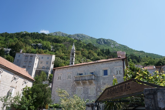 Ergattern Sie sich eine montenegrinische Villa, bevor es alle anderen tun